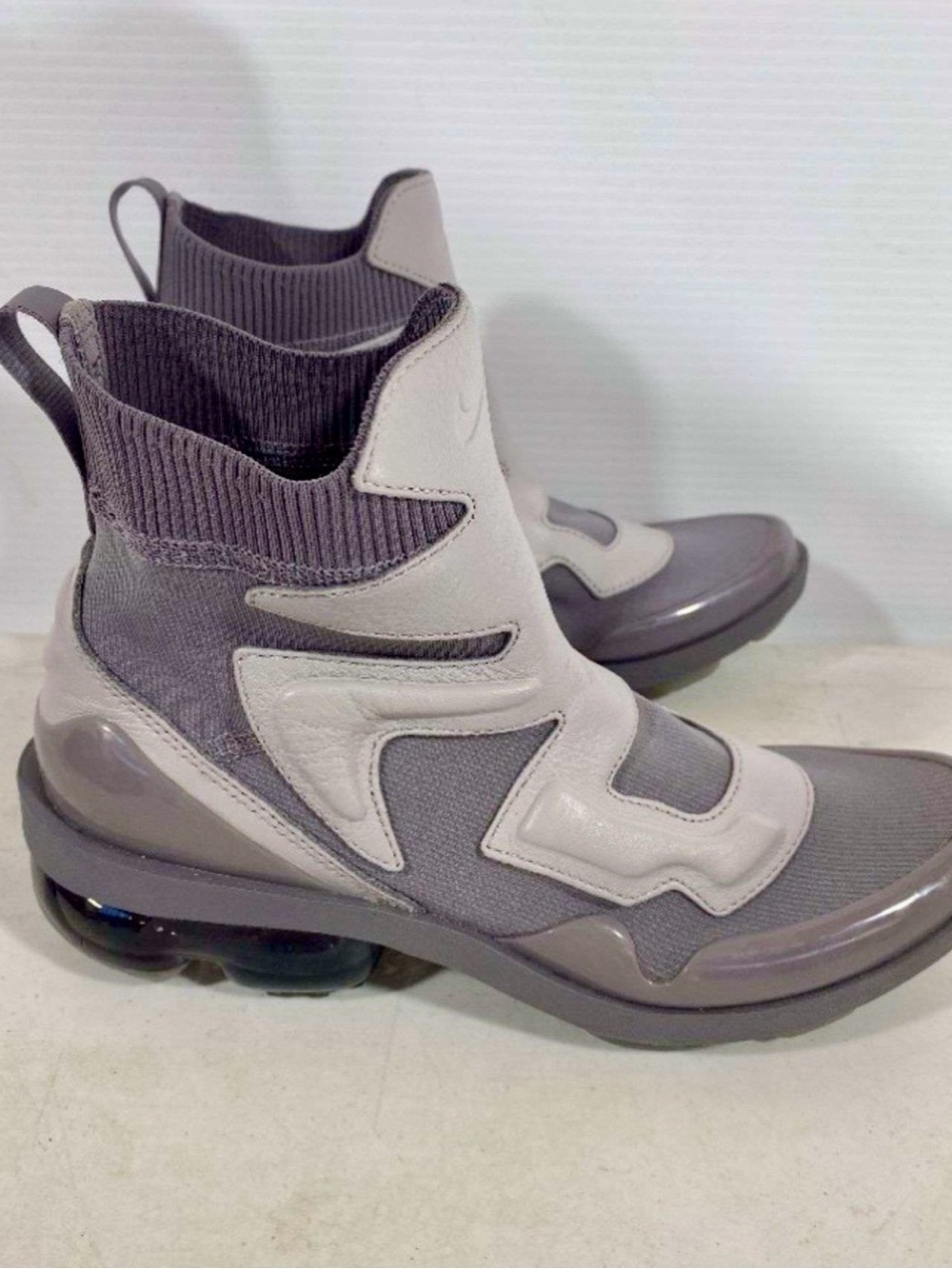 NEW (NWOT) Nike Women's “VaporMax Light 2” Grey Knit High-Top Sneakers Sz 7 / 38